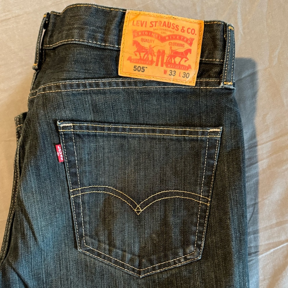 Levi jeans 33x30